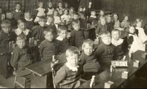 SCHOOL CHILDREN 1900S